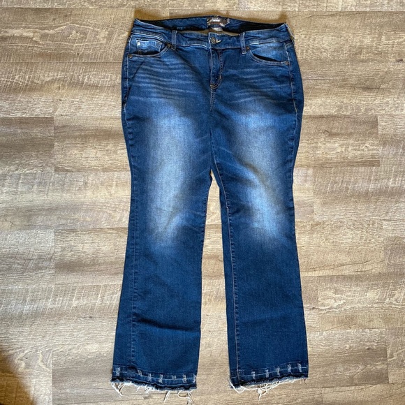 Torrid Mid Rise Slim Bootcut Ankle Jeans 14 Short